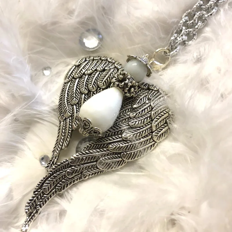 Angel Hamied big wings pendant