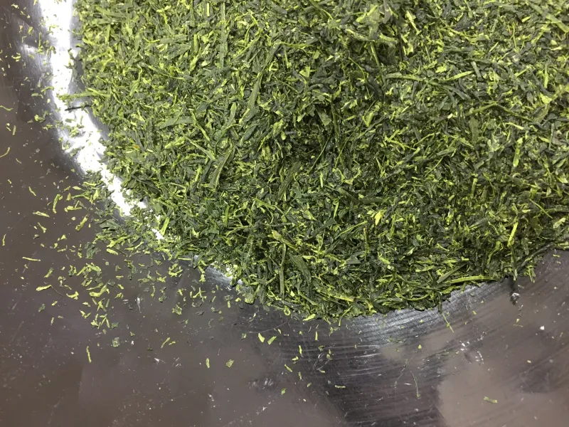 Fushigi Fukamushi green tea leaves