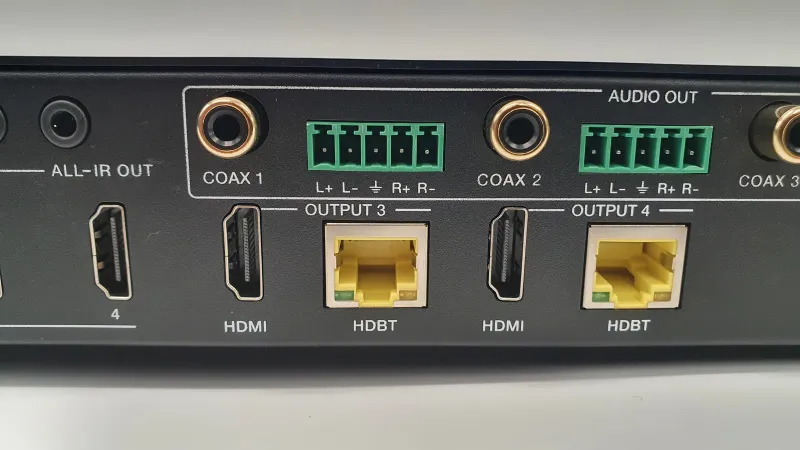 4x4 HDBaseT Matrix Switch with 4 RX