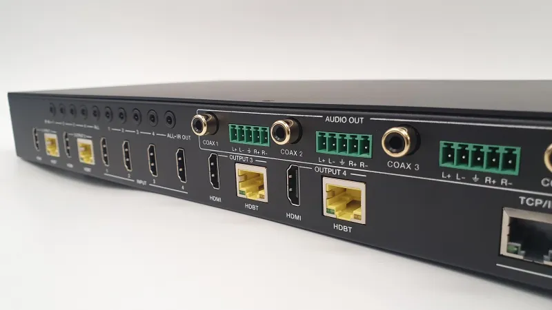 4x4 HDBaseT Matrix Switch with 4 RX