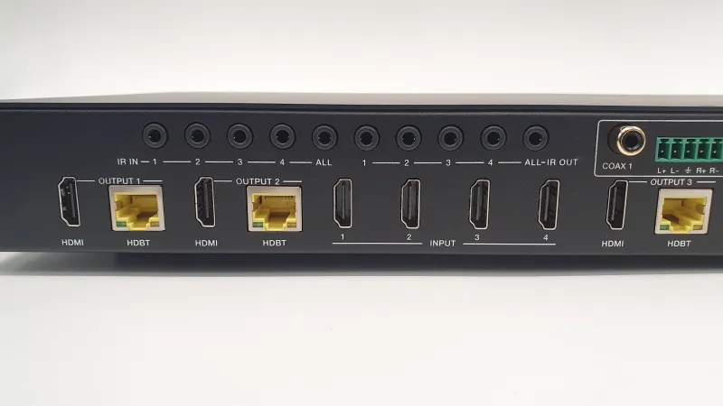 4x4 HDBaseT Matrix Switch with 4 RX