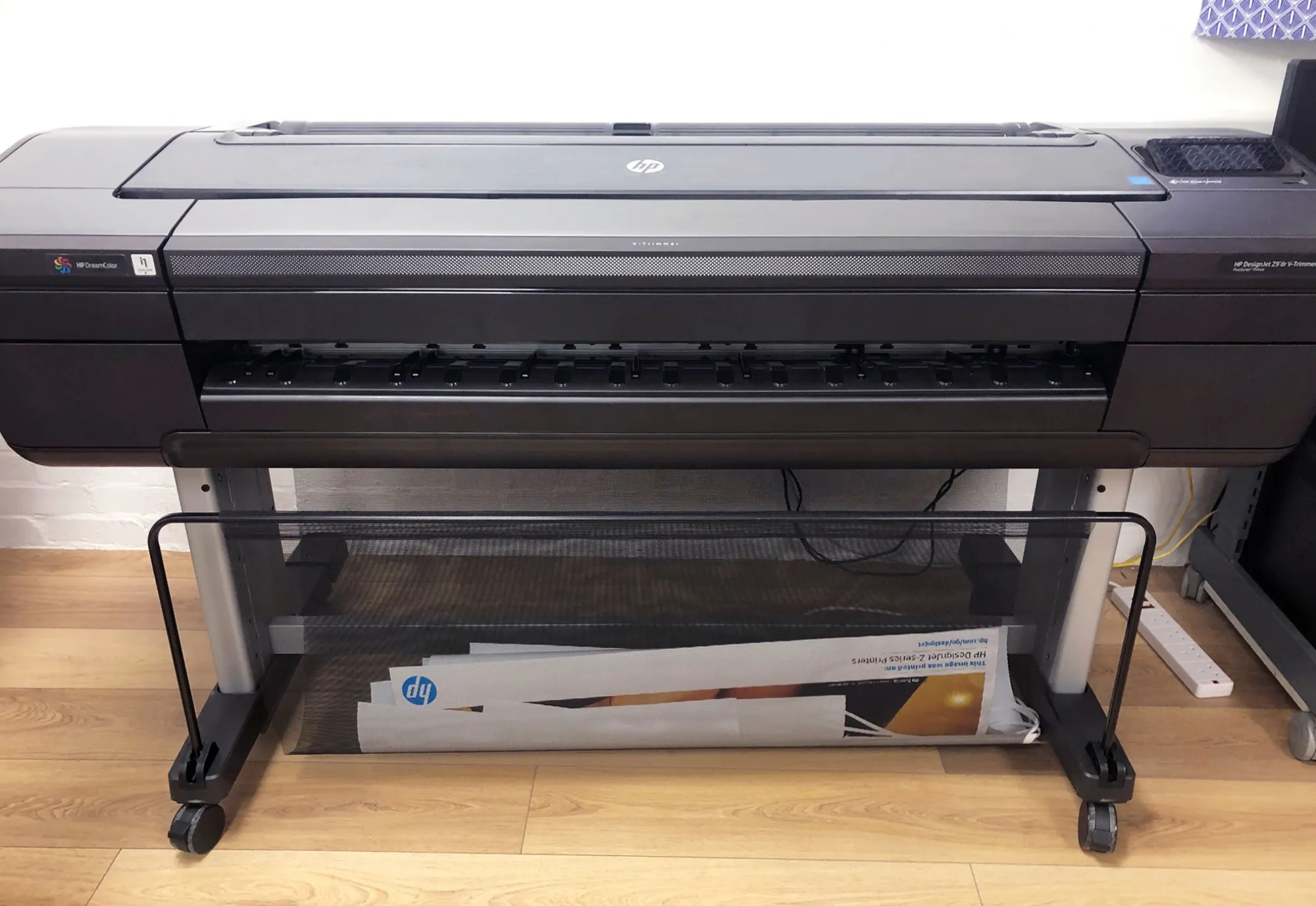 HP Z9 Printer 44In Dual Roll V trimmer lifestyle